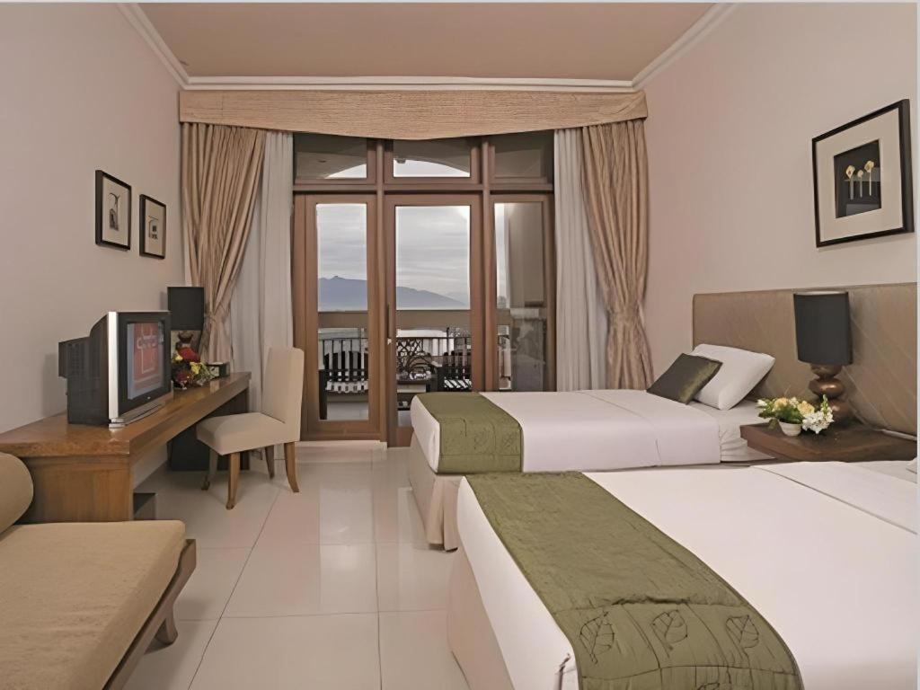 เลอ เบรินจิน Hotel ซาลาตีกา ภายนอก รูปภาพ