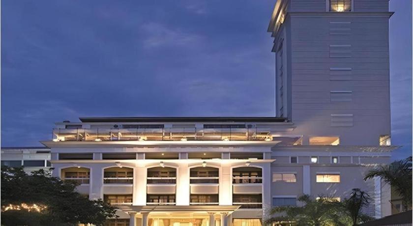 เลอ เบรินจิน Hotel ซาลาตีกา ภายนอก รูปภาพ