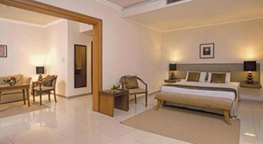เลอ เบรินจิน Hotel ซาลาตีกา ภายนอก รูปภาพ