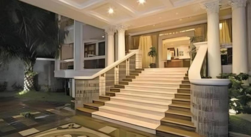 เลอ เบรินจิน Hotel ซาลาตีกา ภายนอก รูปภาพ